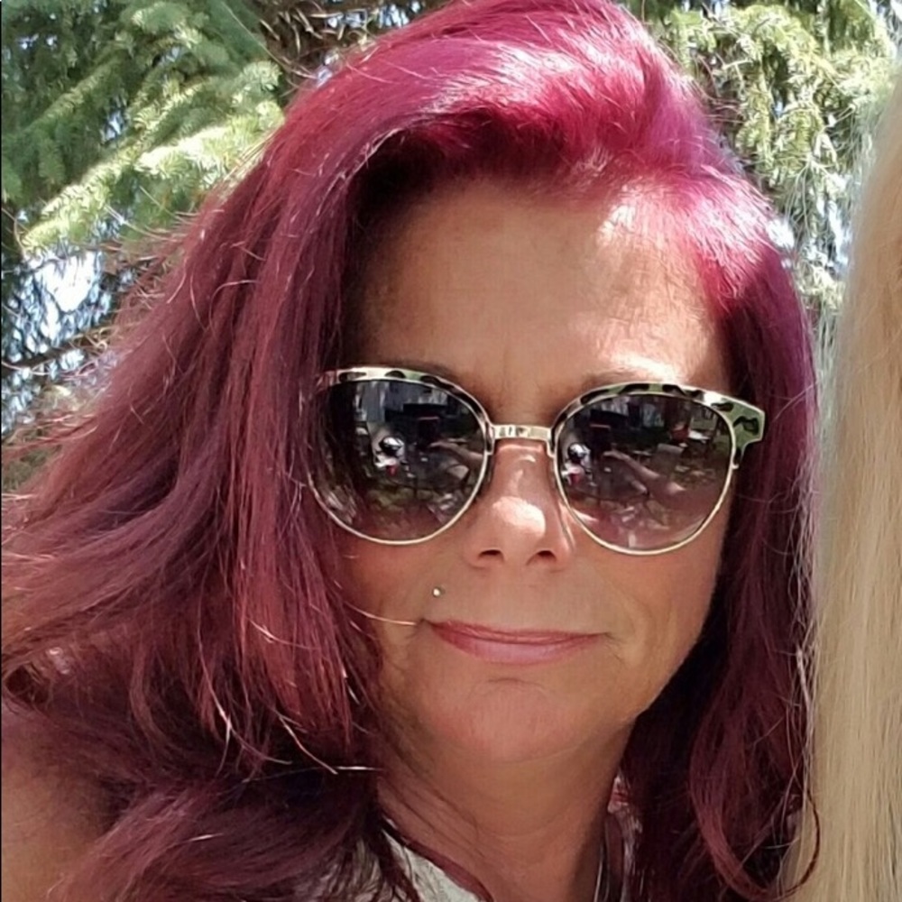 Meet your Posher, Lori